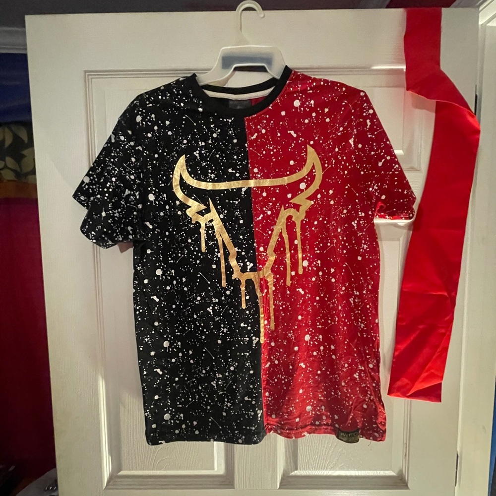Graphic Bulls tee/ Large/ New